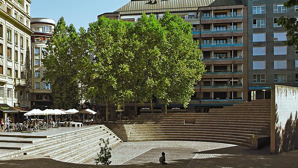 Turismo - Plaza de los Fueros - Fronton